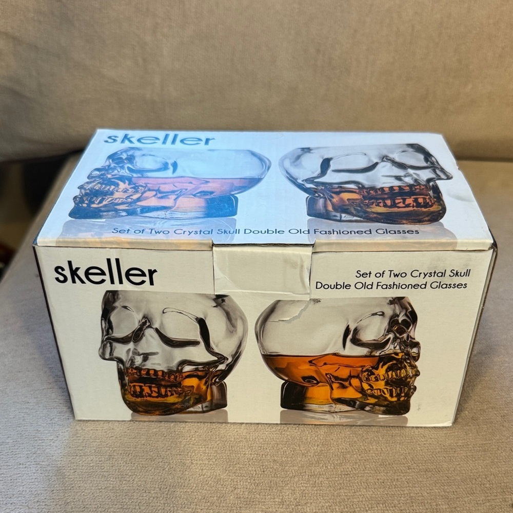 Skeller Crystal Skull Glasses Set